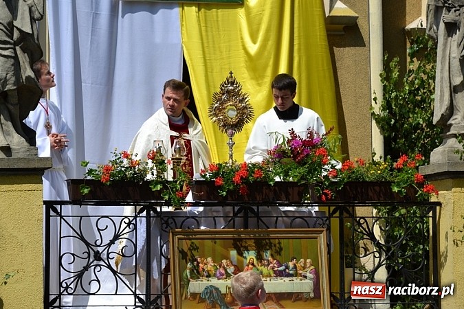 Zdjęcie w galerii na portalu naszraciborz.pl: Zabierzcie Jezusa ze sobą do domu! Procesja Bożego Ciała w Rudach  wiadomości z regionu