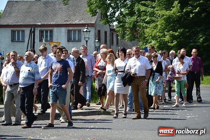 Zdjęcie w galerii na portalu naszraciborz.pl: Zabierzcie Jezusa ze sobą do domu! Procesja Bożego Ciała w Rudach  wiadomości z regionu