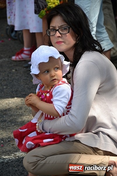 Zdjęcie w galerii na portalu naszraciborz.pl: Zabierzcie Jezusa ze sobą do domu! Procesja Bożego Ciała w Rudach  wiadomości z regionu