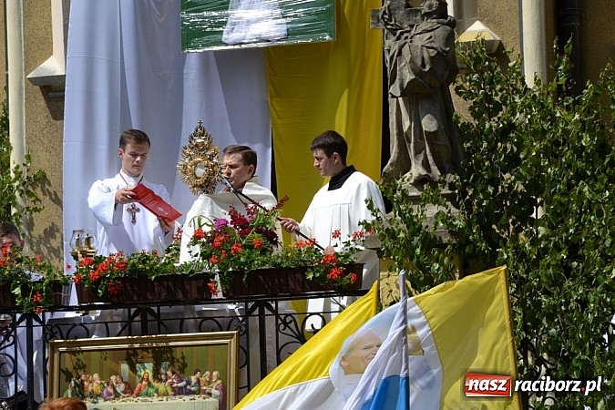 Zdjęcie w galerii na portalu naszraciborz.pl: Zabierzcie Jezusa ze sobą do domu! Procesja Bożego Ciała w Rudach  wiadomości z regionu