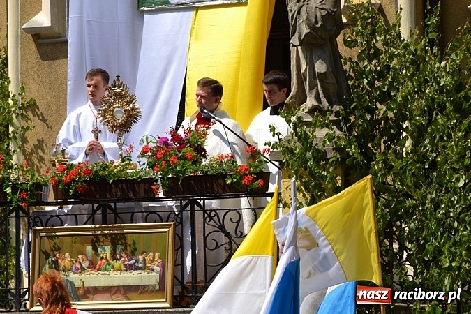 Zdjęcie w galerii na portalu naszraciborz.pl: Zabierzcie Jezusa ze sobą do domu! Procesja Bożego Ciała w Rudach  wiadomości z regionu