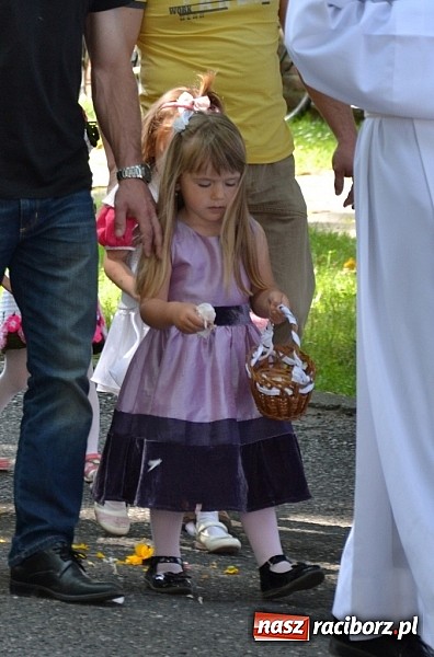 Zdjęcie w galerii na portalu naszraciborz.pl: Zabierzcie Jezusa ze sobą do domu! Procesja Bożego Ciała w Rudach  wiadomości z regionu
