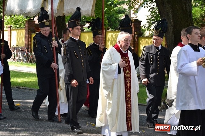 Zdjęcie w galerii na portalu naszraciborz.pl: Zabierzcie Jezusa ze sobą do domu! Procesja Bożego Ciała w Rudach  wiadomości z regionu