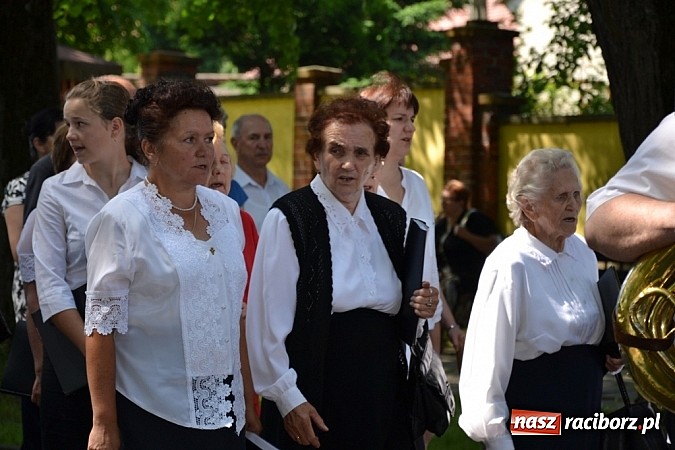 Zdjęcie w galerii na portalu naszraciborz.pl: Zabierzcie Jezusa ze sobą do domu! Procesja Bożego Ciała w Rudach  wiadomości z regionu