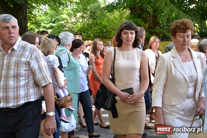 Zdjęcie w galerii na portalu naszraciborz.pl: Zabierzcie Jezusa ze sobą do domu! Procesja Bożego Ciała w Rudach  wiadomości z regionu