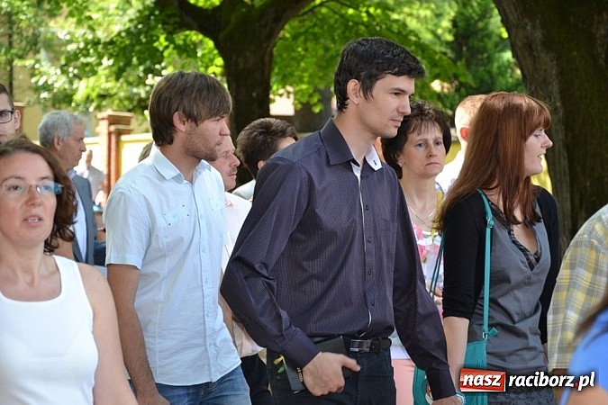 Zdjęcie w galerii na portalu naszraciborz.pl: Zabierzcie Jezusa ze sobą do domu! Procesja Bożego Ciała w Rudach  wiadomości z regionu