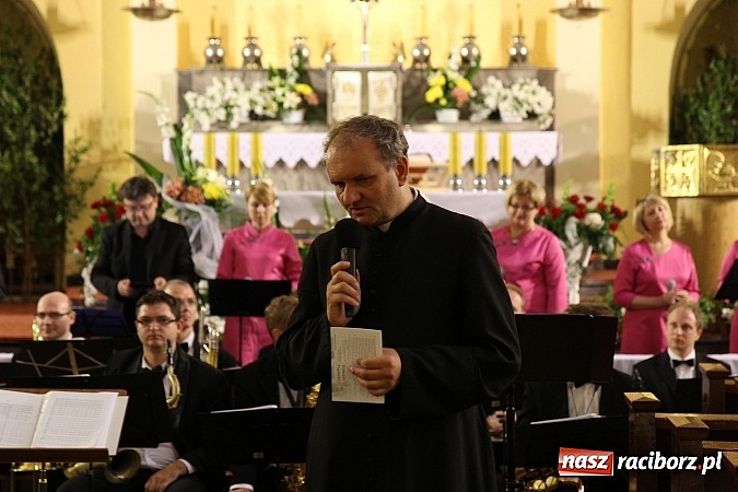 Zdjęcie w galerii na portalu naszraciborz.pl: Piosenki Piotra Rubika zabrzmiały dziś w kościele Najświętszego Serca Pana Jezusa wiadomości z regionu