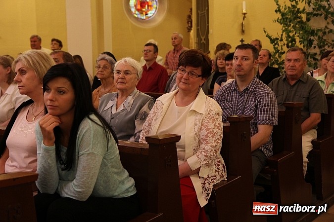 Zdjęcie w galerii na portalu naszraciborz.pl: Piosenki Piotra Rubika zabrzmiały dziś w kościele Najświętszego Serca Pana Jezusa wiadomości z regionu