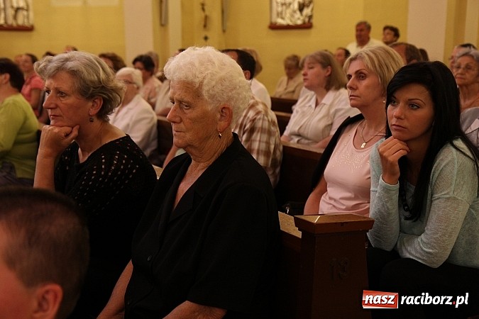 Zdjęcie w galerii na portalu naszraciborz.pl: Piosenki Piotra Rubika zabrzmiały dziś w kościele Najświętszego Serca Pana Jezusa wiadomości z regionu