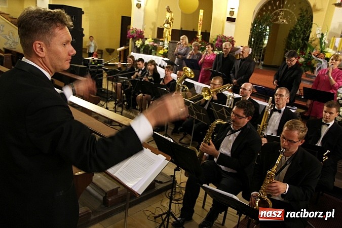 Zdjęcie w galerii na portalu naszraciborz.pl: Piosenki Piotra Rubika zabrzmiały dziś w kościele Najświętszego Serca Pana Jezusa wiadomości z regionu