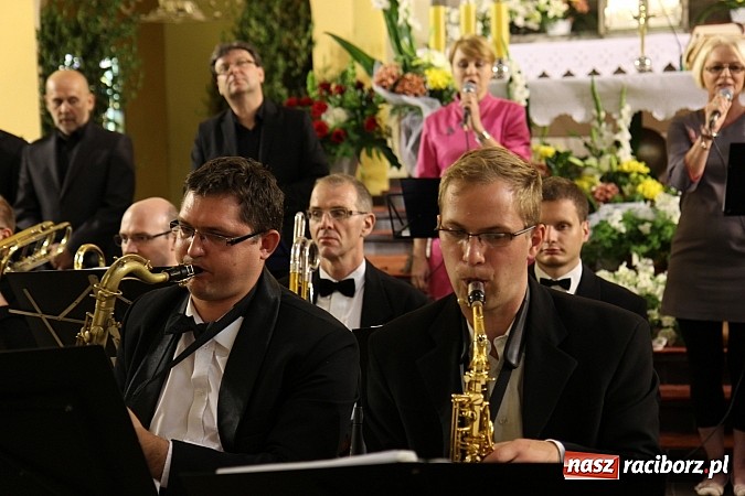 Zdjęcie w galerii na portalu naszraciborz.pl: Piosenki Piotra Rubika zabrzmiały dziś w kościele Najświętszego Serca Pana Jezusa wiadomości z regionu