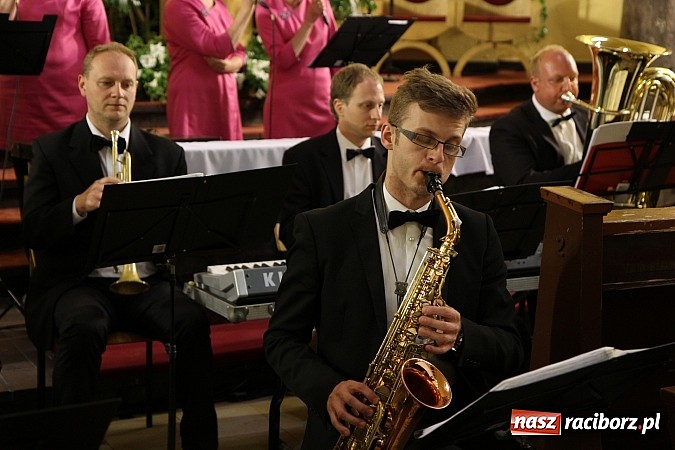 Zdjęcie w galerii na portalu naszraciborz.pl: Piosenki Piotra Rubika zabrzmiały dziś w kościele Najświętszego Serca Pana Jezusa wiadomości z regionu