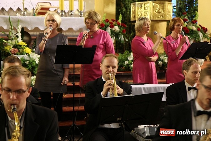 Zdjęcie w galerii na portalu naszraciborz.pl: Piosenki Piotra Rubika zabrzmiały dziś w kościele Najświętszego Serca Pana Jezusa wiadomości z regionu