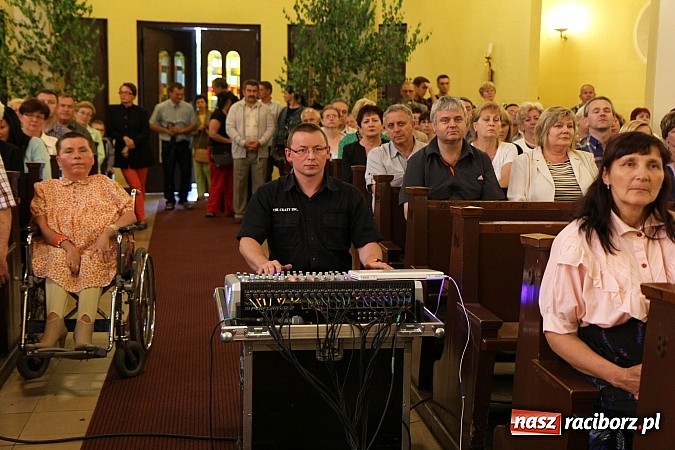 Zdjęcie w galerii na portalu naszraciborz.pl: Piosenki Piotra Rubika zabrzmiały dziś w kościele Najświętszego Serca Pana Jezusa wiadomości z regionu