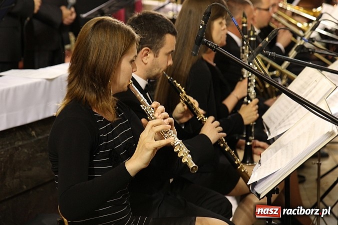 Zdjęcie w galerii na portalu naszraciborz.pl: Piosenki Piotra Rubika zabrzmiały dziś w kościele Najświętszego Serca Pana Jezusa wiadomości z regionu