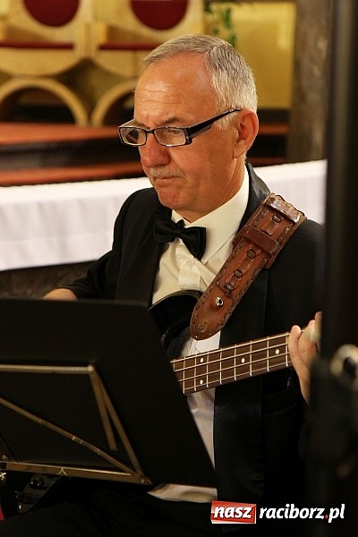 Zdjęcie w galerii na portalu naszraciborz.pl: Piosenki Piotra Rubika zabrzmiały dziś w kościele Najświętszego Serca Pana Jezusa wiadomości z regionu