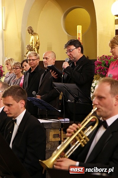 Zdjęcie w galerii na portalu naszraciborz.pl: Piosenki Piotra Rubika zabrzmiały dziś w kościele Najświętszego Serca Pana Jezusa wiadomości z regionu
