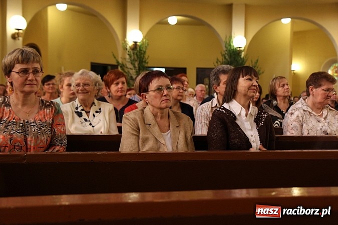 Zdjęcie w galerii na portalu naszraciborz.pl: Piosenki Piotra Rubika zabrzmiały dziś w kościele Najświętszego Serca Pana Jezusa wiadomości z regionu