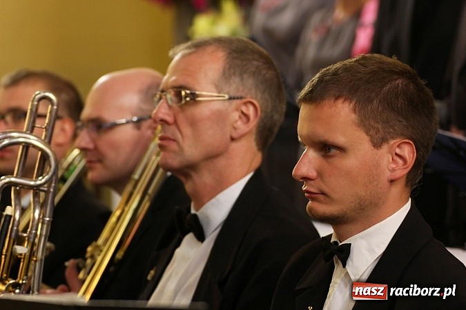 Zdjęcie w galerii na portalu naszraciborz.pl: Piosenki Piotra Rubika zabrzmiały dziś w kościele Najświętszego Serca Pana Jezusa wiadomości z regionu