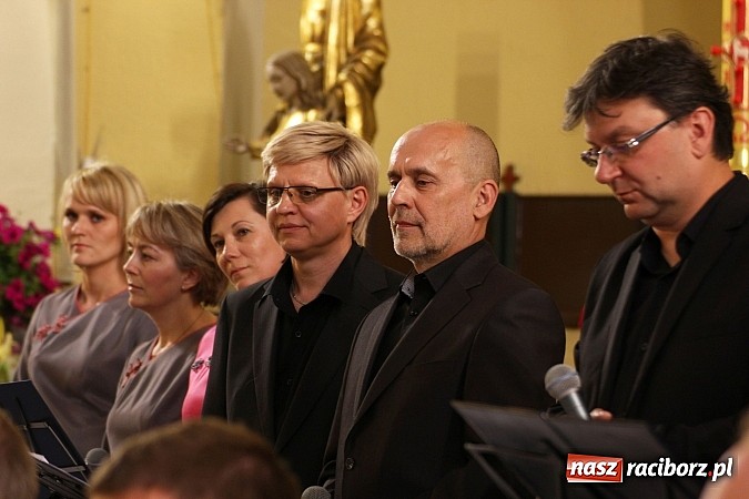 Zdjęcie w galerii na portalu naszraciborz.pl: Piosenki Piotra Rubika zabrzmiały dziś w kościele Najświętszego Serca Pana Jezusa wiadomości z regionu