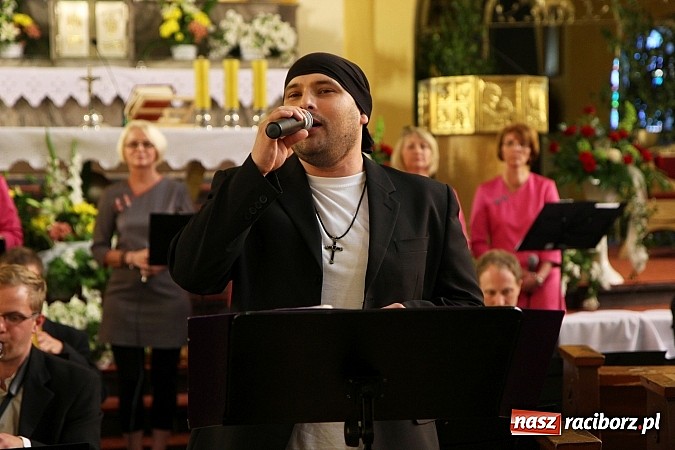 Zdjęcie w galerii na portalu naszraciborz.pl: Piosenki Piotra Rubika zabrzmiały dziś w kościele Najświętszego Serca Pana Jezusa wiadomości z regionu