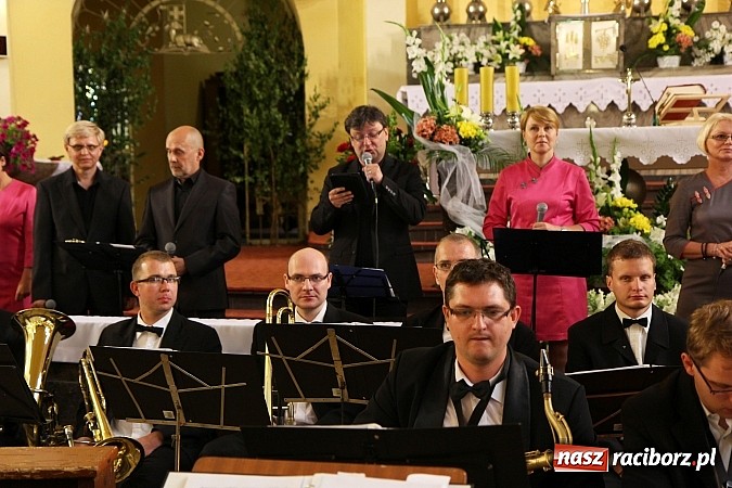 Zdjęcie w galerii na portalu naszraciborz.pl: Piosenki Piotra Rubika zabrzmiały dziś w kościele Najświętszego Serca Pana Jezusa wiadomości z regionu