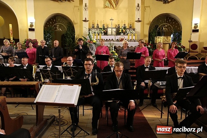 Zdjęcie w galerii na portalu naszraciborz.pl: Piosenki Piotra Rubika zabrzmiały dziś w kościele Najświętszego Serca Pana Jezusa wiadomości z regionu
