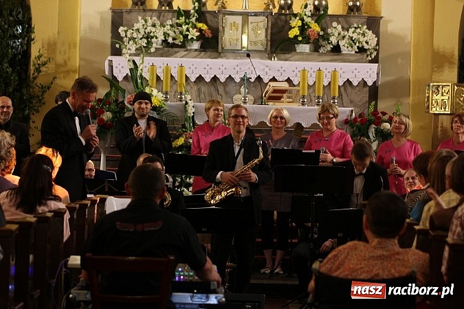Zdjęcie w galerii na portalu naszraciborz.pl: Piosenki Piotra Rubika zabrzmiały dziś w kościele Najświętszego Serca Pana Jezusa wiadomości z regionu