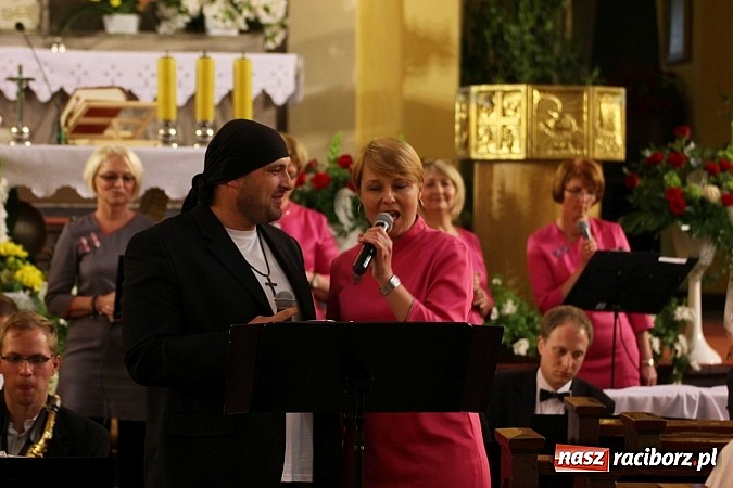 Zdjęcie w galerii na portalu naszraciborz.pl: Piosenki Piotra Rubika zabrzmiały dziś w kościele Najświętszego Serca Pana Jezusa wiadomości z regionu