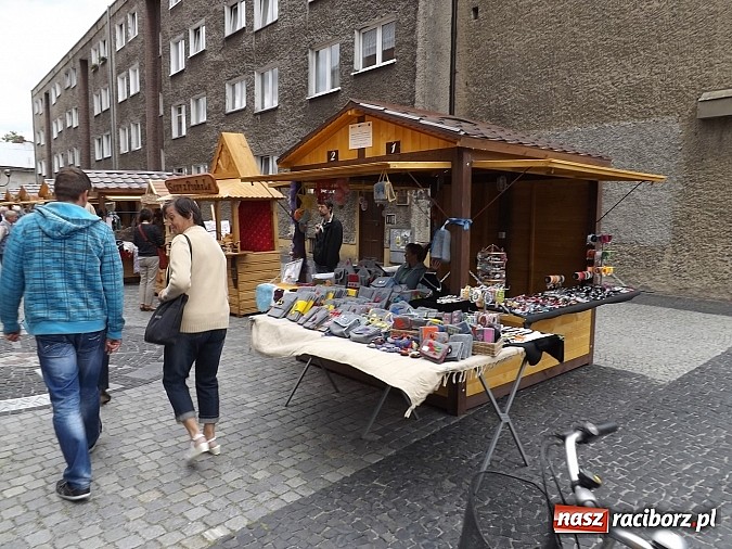Zdjęcie w galerii na portalu naszraciborz.pl: Ruszył Jarmark św. Marcelego. Oferta pięćdziesięciu wystawców wiadomości z regionu