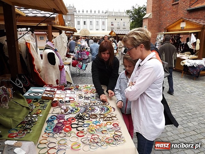 Zdjęcie w galerii na portalu naszraciborz.pl: Ruszył Jarmark św. Marcelego. Oferta pięćdziesięciu wystawców wiadomości z regionu
