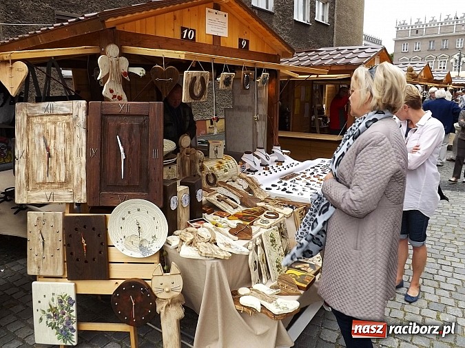Zdjęcie w galerii na portalu naszraciborz.pl: Ruszył Jarmark św. Marcelego. Oferta pięćdziesięciu wystawców wiadomości z regionu