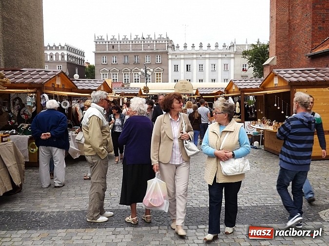 Zdjęcie w galerii na portalu naszraciborz.pl: Ruszył Jarmark św. Marcelego. Oferta pięćdziesięciu wystawców wiadomości z regionu