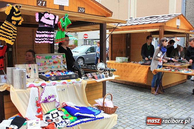 Zdjęcie w galerii na portalu naszraciborz.pl: Ruszył Jarmark św. Marcelego. Oferta pięćdziesięciu wystawców wiadomości z regionu