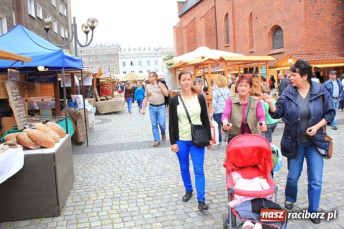 Zdjęcie w galerii na portalu naszraciborz.pl: Ruszył Jarmark św. Marcelego. Oferta pięćdziesięciu wystawców wiadomości z regionu