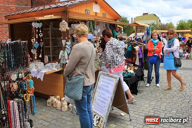 Zdjęcie w galerii na portalu naszraciborz.pl: Ruszył Jarmark św. Marcelego. Oferta pięćdziesięciu wystawców wiadomości z regionu