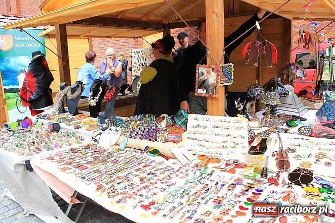 Zdjęcie w galerii na portalu naszraciborz.pl: Ruszył Jarmark św. Marcelego. Oferta pięćdziesięciu wystawców wiadomości z regionu