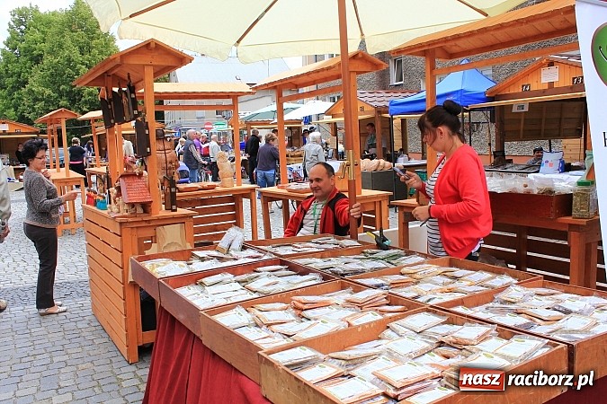 Zdjęcie w galerii na portalu naszraciborz.pl: Ruszył Jarmark św. Marcelego. Oferta pięćdziesięciu wystawców wiadomości z regionu