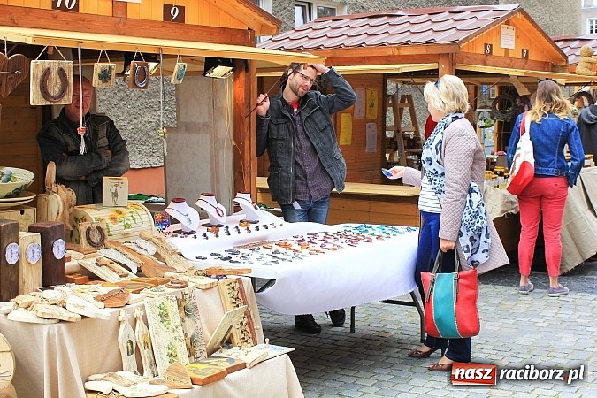 Zdjęcie w galerii na portalu naszraciborz.pl: Ruszył Jarmark św. Marcelego. Oferta pięćdziesięciu wystawców wiadomości z regionu