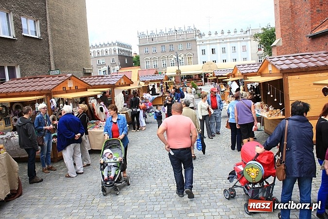 Zdjęcie w galerii na portalu naszraciborz.pl: Ruszył Jarmark św. Marcelego. Oferta pięćdziesięciu wystawców wiadomości z regionu