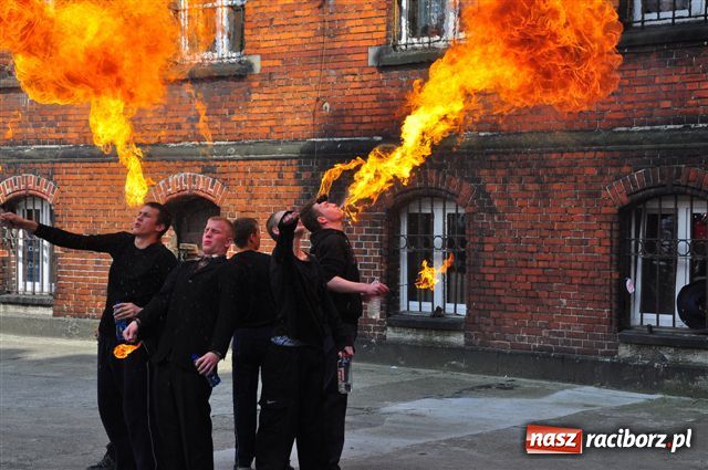 Zdjęcie w galerii na portalu naszraciborz.pl: Mistrzowie ognia do wynajęcia wiadomości z regionu