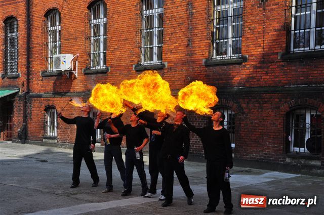 Zdjęcie w galerii na portalu naszraciborz.pl: Mistrzowie ognia do wynajęcia wiadomości z regionu