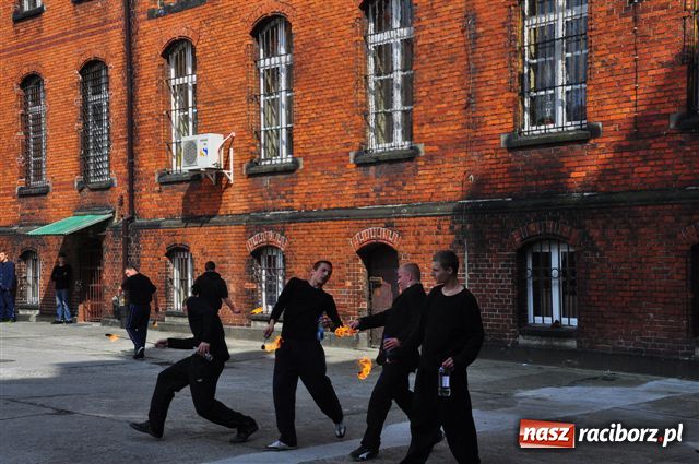 Zdjęcie w galerii na portalu naszraciborz.pl: Mistrzowie ognia do wynajęcia wiadomości z regionu