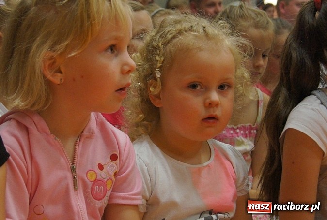 Zdjęcie w galerii na portalu naszraciborz.pl: Rodzice w niespodziankowym przedstawieniu dla dzieci w G&oacute;rkach Śląskich wiadomości z regionu