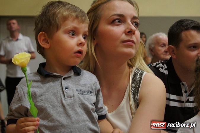 Zdjęcie w galerii na portalu naszraciborz.pl: Rodzice w niespodziankowym przedstawieniu dla dzieci w G&oacute;rkach Śląskich wiadomości z regionu