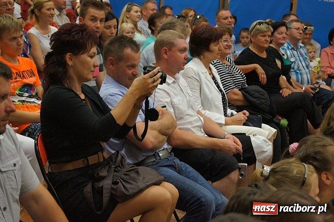 Zdjęcie w galerii na portalu naszraciborz.pl: Rodzice w niespodziankowym przedstawieniu dla dzieci w G&oacute;rkach Śląskich wiadomości z regionu