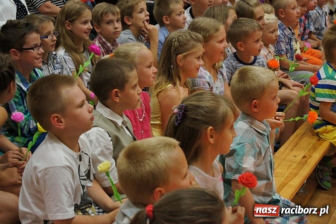 Zdjęcie w galerii na portalu naszraciborz.pl: Rodzice w niespodziankowym przedstawieniu dla dzieci w G&oacute;rkach Śląskich wiadomości z regionu