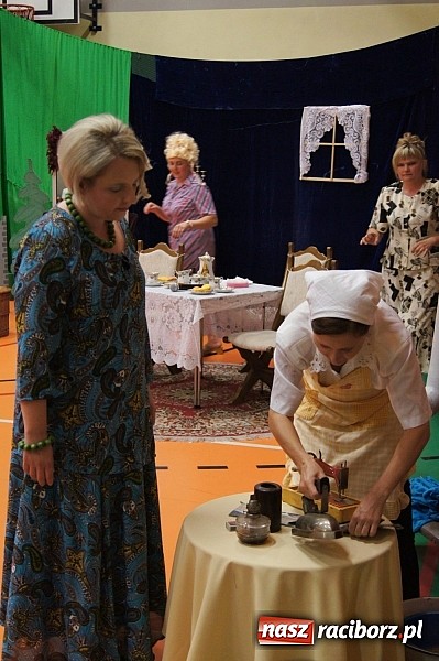 Zdjęcie w galerii na portalu naszraciborz.pl: Rodzice w niespodziankowym przedstawieniu dla dzieci w G&oacute;rkach Śląskich wiadomości z regionu