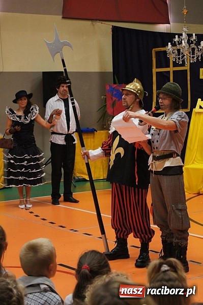 Zdjęcie w galerii na portalu naszraciborz.pl: Rodzice w niespodziankowym przedstawieniu dla dzieci w G&oacute;rkach Śląskich wiadomości z regionu