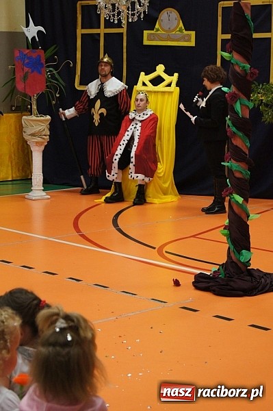 Zdjęcie w galerii na portalu naszraciborz.pl: Rodzice w niespodziankowym przedstawieniu dla dzieci w G&oacute;rkach Śląskich wiadomości z regionu